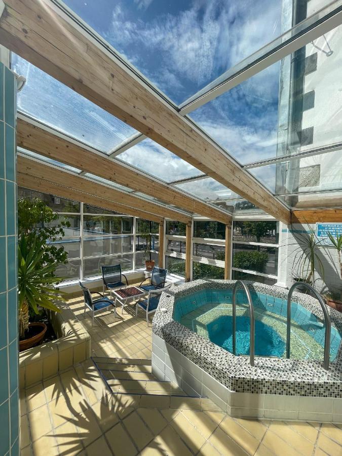 Logis Hotel Regina La Bourboule Exteriör bild