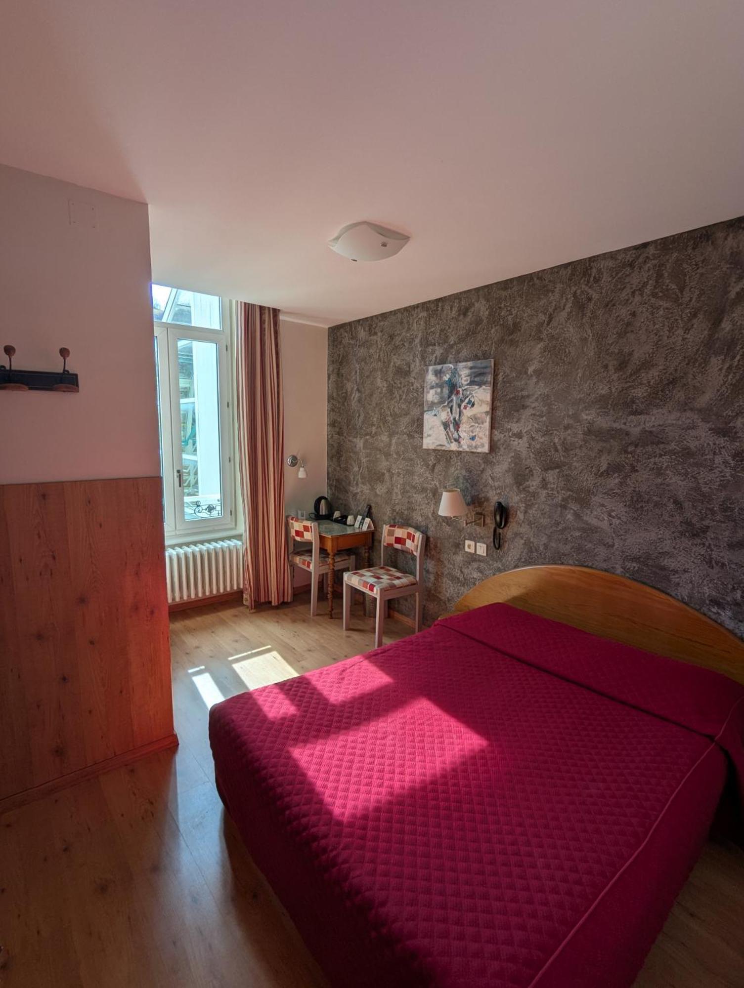 Logis Hotel Regina La Bourboule Exteriör bild